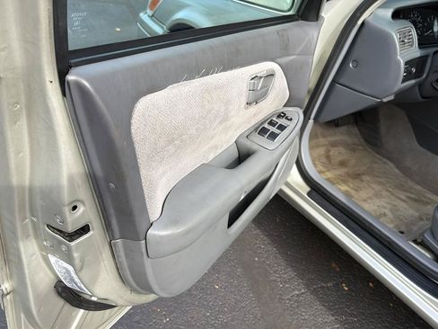 Used 2000 Toyota Camry CE FWD image 11