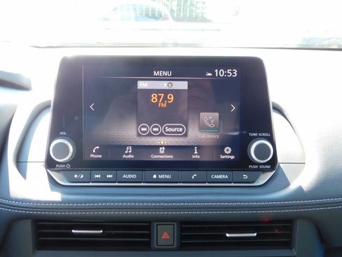 Used 2025 Nissan Rogue SV FWD image 13