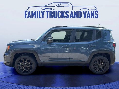 Used 2022 Jeep Renegade Altitude w/ Sun/Sound Group AWD/4WD image 3