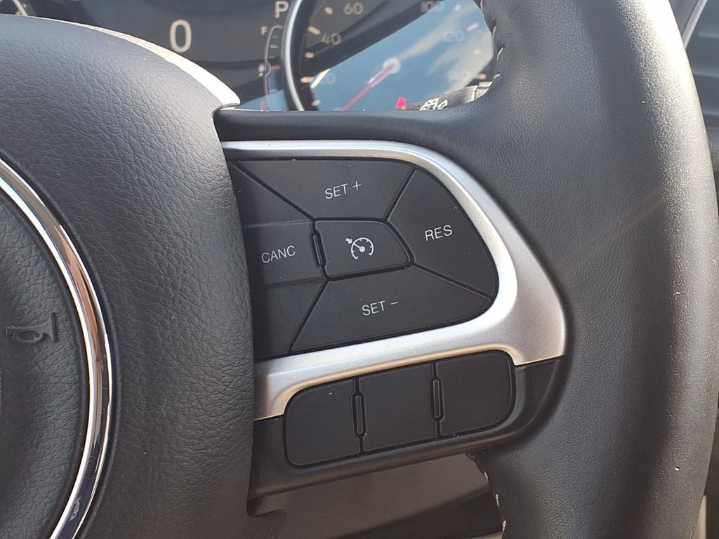 Used 2018 Jeep Compass Latitude w/ Popular Equipment Group FWD image 16