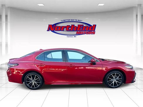 Used 2024 Toyota Camry SE image 2