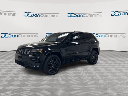 Used 2020 Jeep Grand Cherokee Altitude AWD/4WD image 4