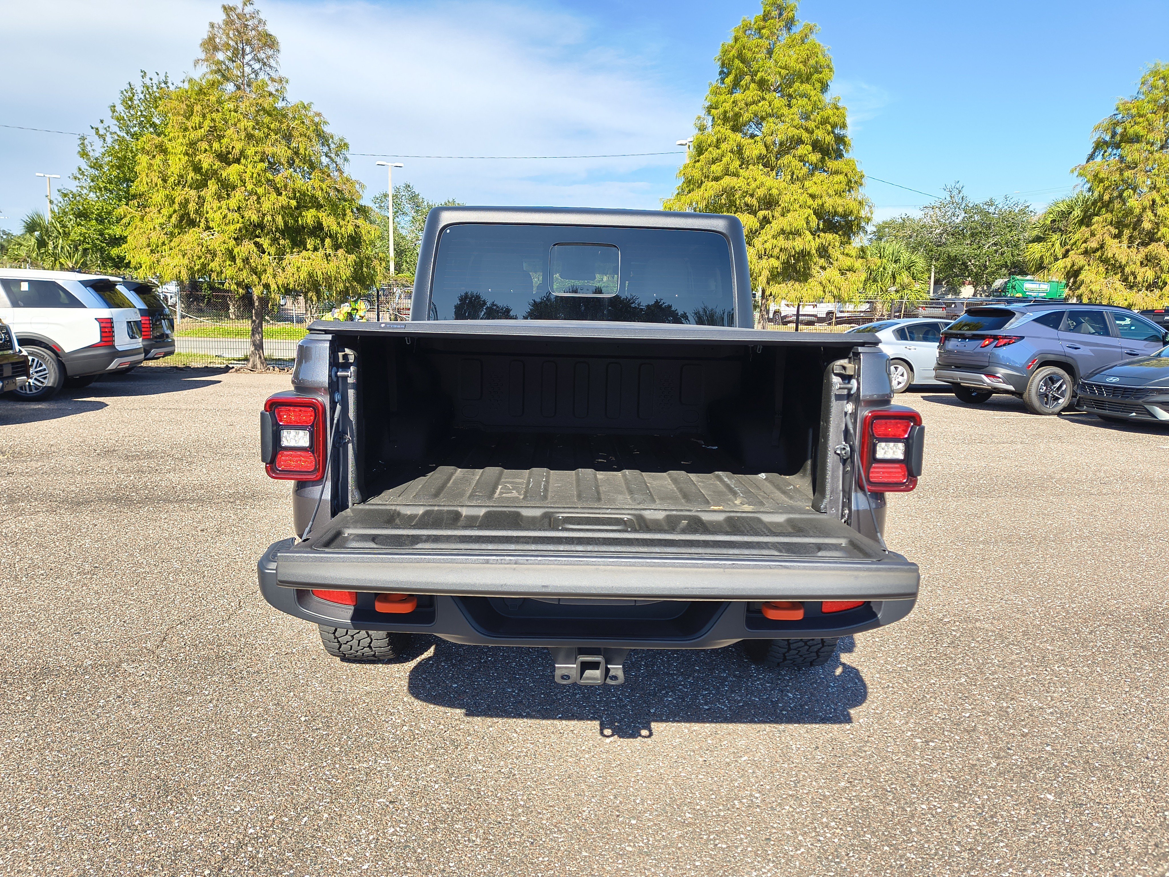 Used 2024 Jeep Gladiator Mojave AWD/4WD image 14