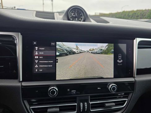 Used 2022 Porsche Macan image 33