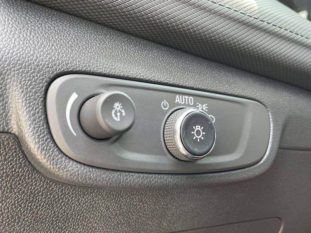 Used 2026 Chevrolet TrailBlazer LT AWD/4WD image 28