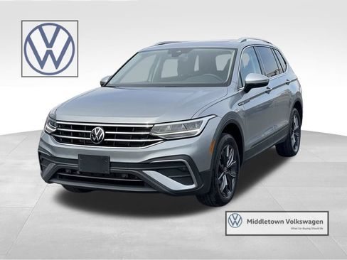 Used 2023 Volkswagen Tiguan SE w/ Panoramic Sunroof Package image 1