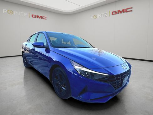 Used 2023 Hyundai Elantra SEL image 1