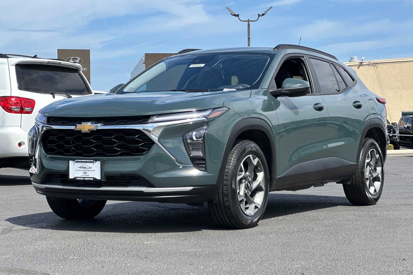 Used 2025 Chevrolet Trax LT FWD image 8