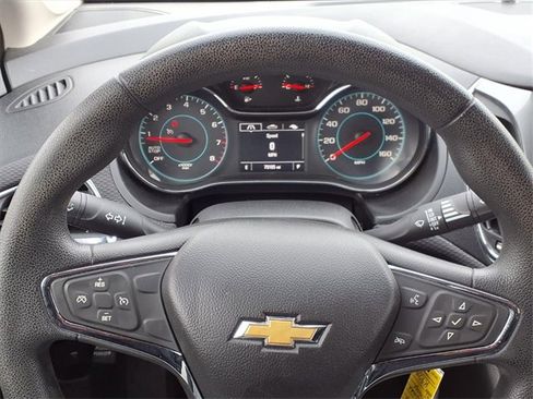 Used 2017 Chevrolet Cruze LT image 9