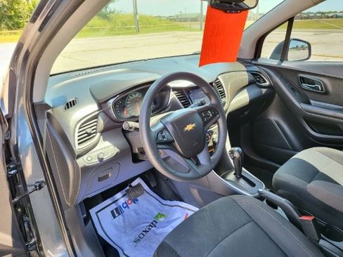 Used 2021 Chevrolet Trax LS w/ Tint and Cruise Package FWD image 6