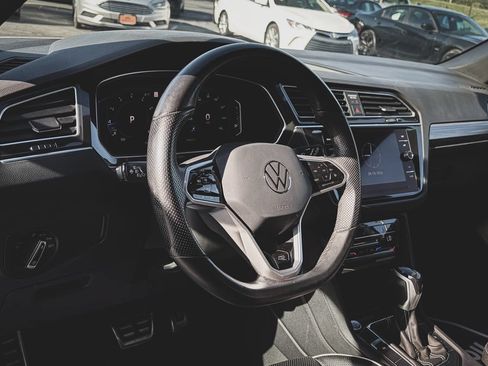 Used 2022 Volkswagen Tiguan SEL R-Line AWD/4WD image 2
