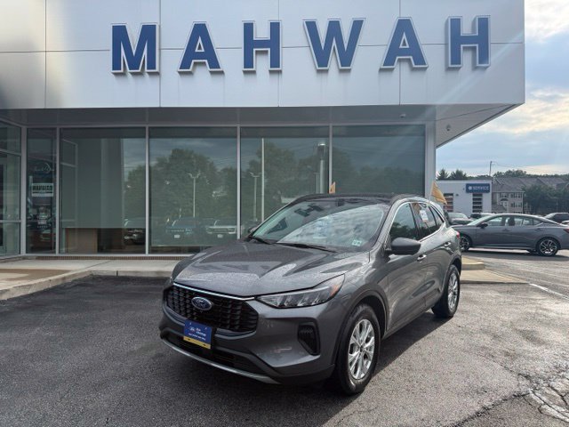Certified 2023 Ford Escape Active w/ Tech Pack #2 AWD/4WD image 2