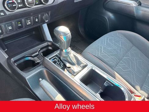 Used 2017 Toyota Tacoma TRD Off-Road image 30