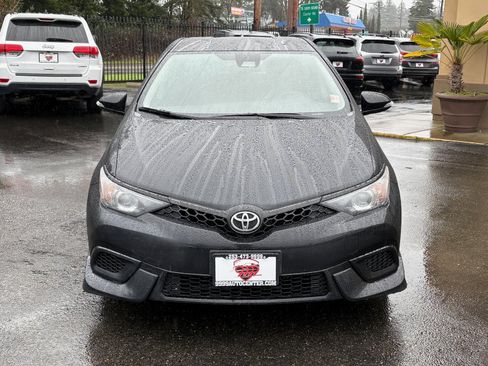 Used 2018 Toyota Corolla iM image 2