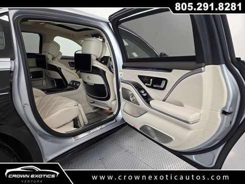 Used 2024 Mercedes-Benz Maybach S 580 4MATIC image 25