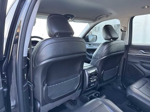 Used 2023 Jeep Grand Cherokee L Limited w/ Black Appearance Package image 18