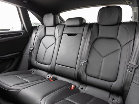 Certified 2026 Porsche Macan AWD/4WD image 28