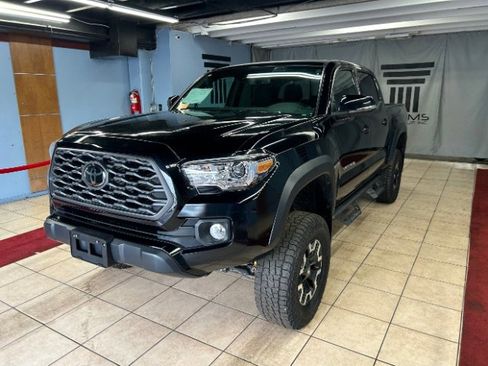 Used 2022 Toyota Tacoma TRD Off-Road image 1