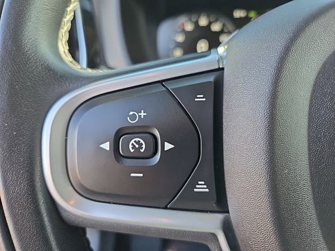 Used 2021 Volvo XC60 T5 Momentum w/ Premium Package image 19