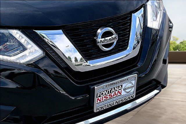 Certified 2017 Nissan Rogue SV w/ SV Premium Package AWD/4WD image 30