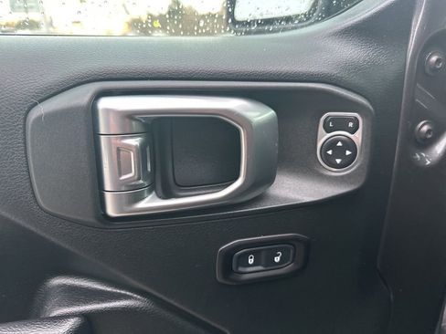 Used 2018 Jeep Wrangler Sport image 16