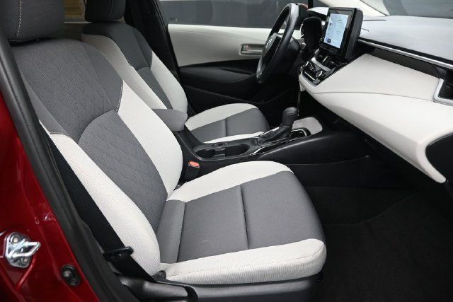 Used 2025 Toyota Corolla LE FWD image 12