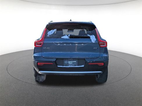 Used 2025 Volvo XC40 B5 Plus image 6