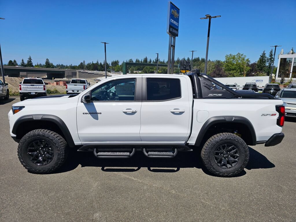 New 2026 Chevrolet Colorado ZR2 w/ Midnight Edition AWD/4WD image 8