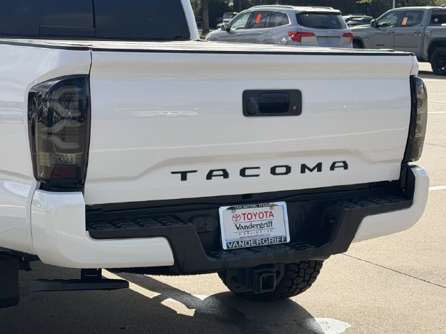 Used 2022 Toyota Tacoma TRD Off-Road AWD/4WD image 6