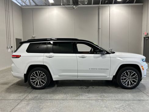 Used 2025 Jeep Grand Cherokee L Summit AWD/4WD image 5