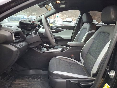 Used 2024 Buick Envista Preferred w/ Convenience II Package image 14