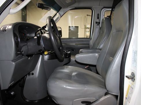 Used 2006 Ford E-350 and Econoline 350 Super Duty RWD image 8