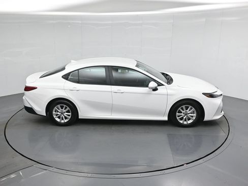 Used 2025 Toyota Camry LE FWD image 34
