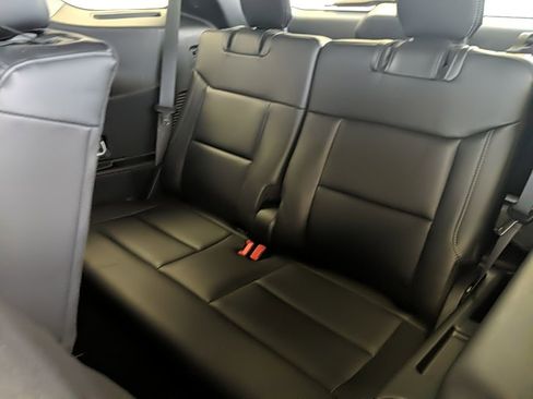 Used 2023 Ford Explorer XLT w/ Equipment Group 202A image 14