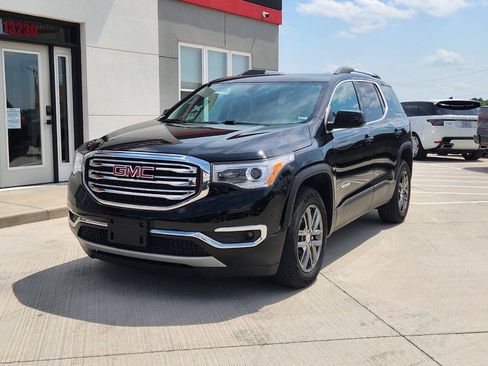 Used 2017 GMC Acadia SLT FWD image 2