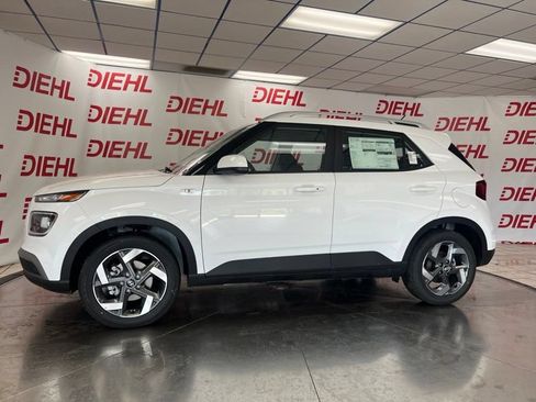 New 2026 Hyundai Venue SEL FWD image 2