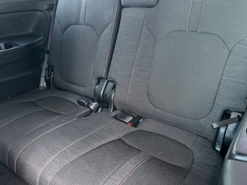 Used 2025 Honda Pilot Sport image 12