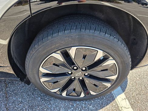 Certified 2025 Chevrolet Blazer EV RS image 32