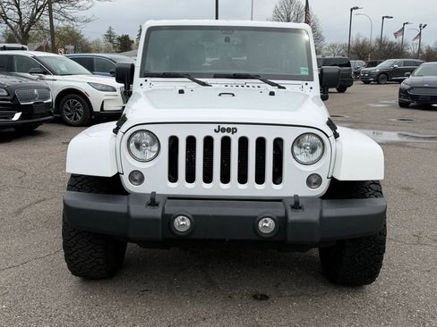 Used 2015 Jeep Wrangler Unlimited Sahara w/ Connectivity Group image 8