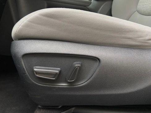 Used 2024 Toyota Sienna LE FWD image 13