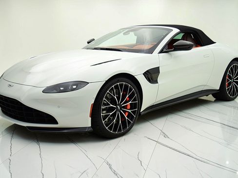 Used 2023 Aston Martin V8 Vantage Roadster RWD image 19