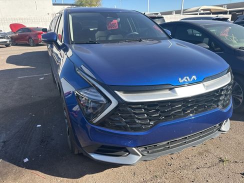 Used 2023 Kia Sportage EX image 3