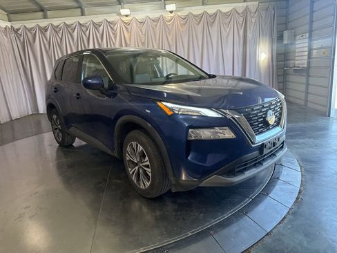 Used 2023 Nissan Rogue SV FWD image 3