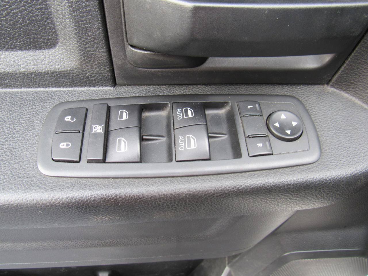 Used 2020 RAM 1500 Tradesman w/ Chrome Appearance Group RWD image 14