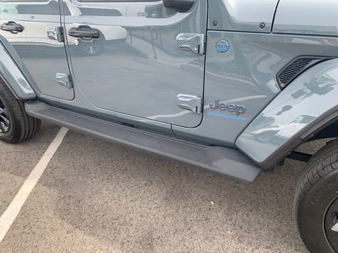 Used 2025 Jeep Wrangler Unlimited Sahara image 6