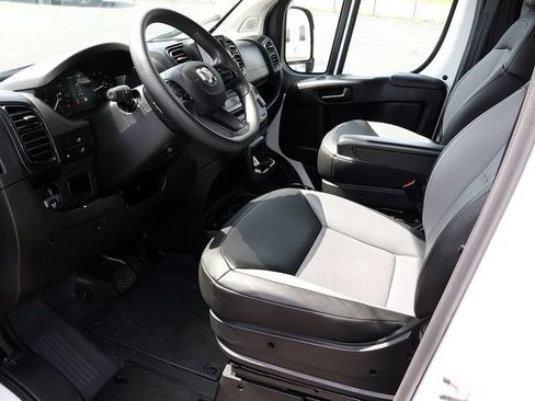Used 2026 RAM ProMaster 2500 w/ Convenience Group FWD image 4