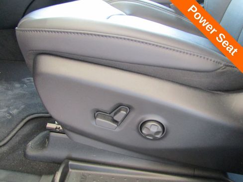 New 2027 Chrysler Pacifica Select AWD/4WD image 7
