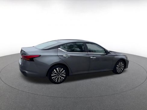 Used 2025 Nissan Altima 2.5 SV image 16