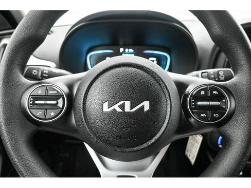Used 2025 Kia Soul LX image 18