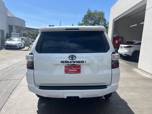 Certified 2021 Toyota 4Runner SR5 AWD/4WD image 4